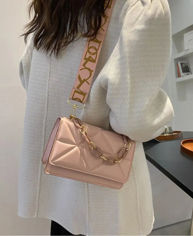La-Nella Paris Elegant Quilted Pink Shoulder Bag with Gold Chain